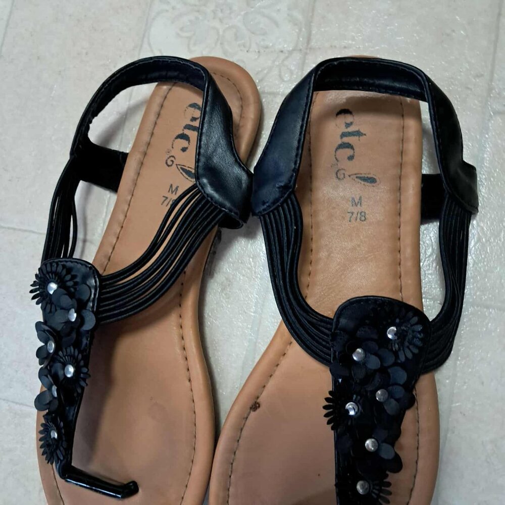 WOMENS RUE 21  3 PICES    SIZE  7.5